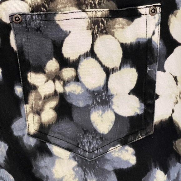 HUE FLORAL SUPER SMOOTH DENIM STRETCH LEGGINGS SZ M - Picture 6 of 9